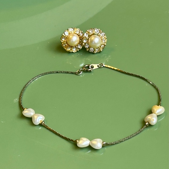 Timeless Vintage Faux Pearl Heart Bracelet and Rhinestone Earrings Set Classic - Picture 12 of 12
